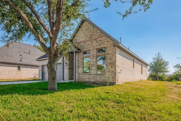 $2,400 | 3639 Needville Avenue, Needville, TX 77461