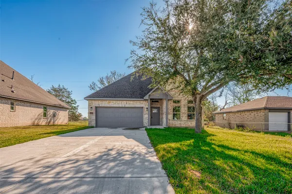 $2,400 | 3639 Needville Avenue, Needville, TX 77461