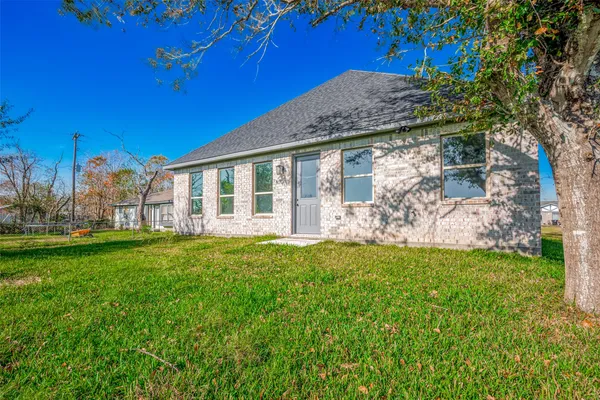 $2,400 | 3639 Needville Avenue, Needville, TX 77461