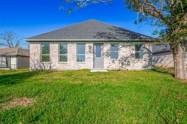 $2,400 | 3639 Needville Avenue, Needville, TX 77461