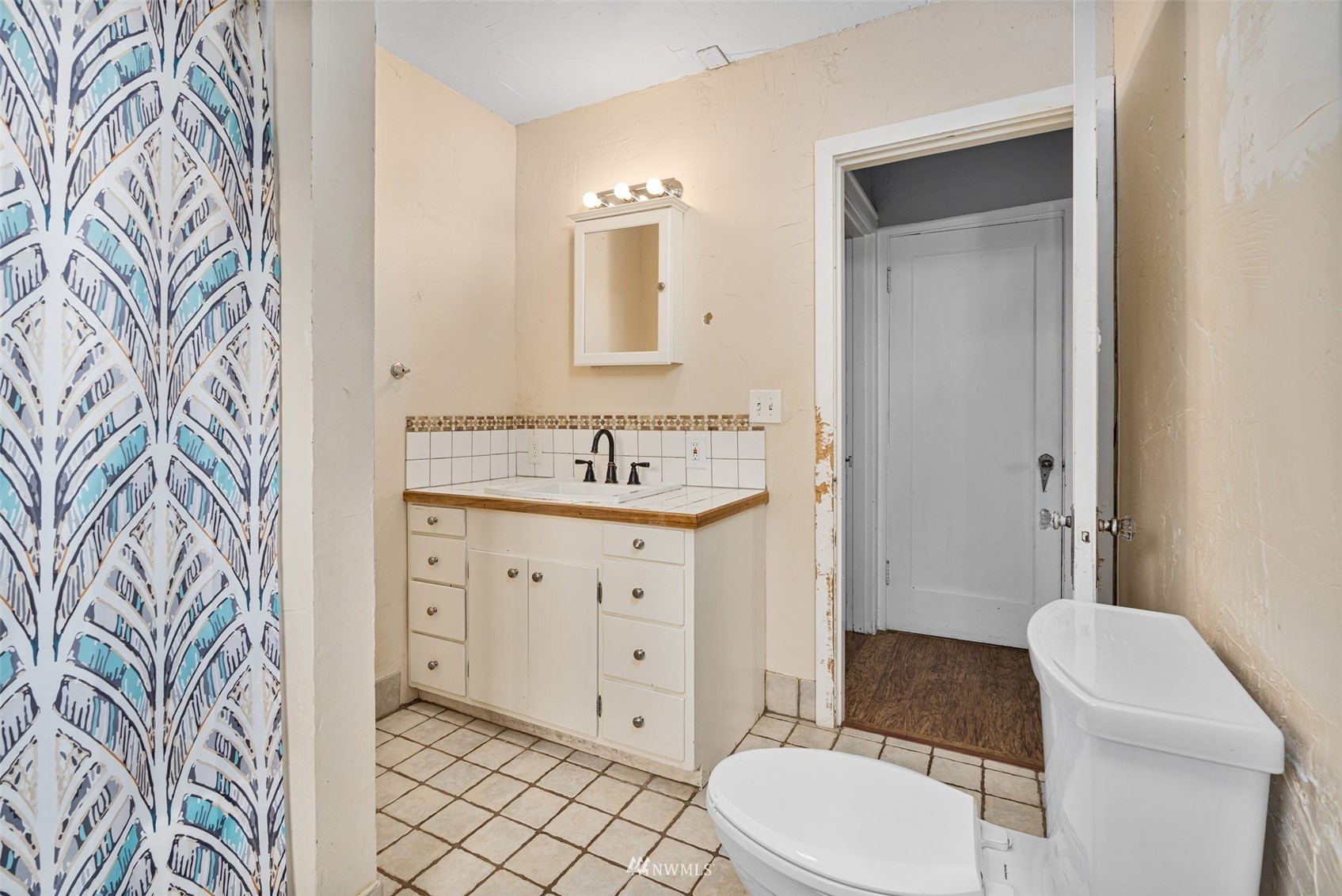 104 Reinseth Road Winlock, WA 98596 - Photo 14 of 35 a spacious bathroom with a sink toilet and shower