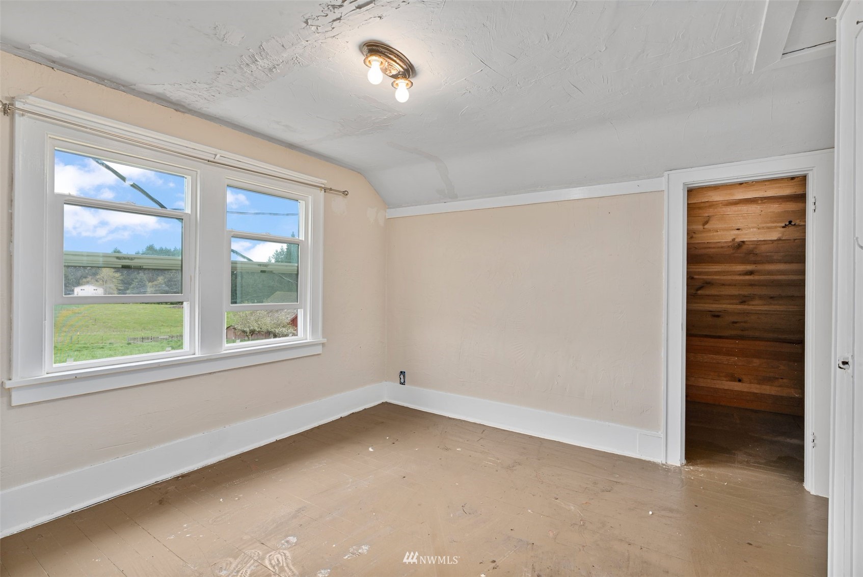 104 Reinseth Road Winlock, WA 98596 - Photo 16 of 35 an empty room with a window