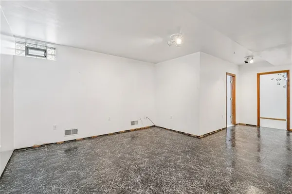 $265,000 | 212 Pine Street, Zelienople, PA 16063