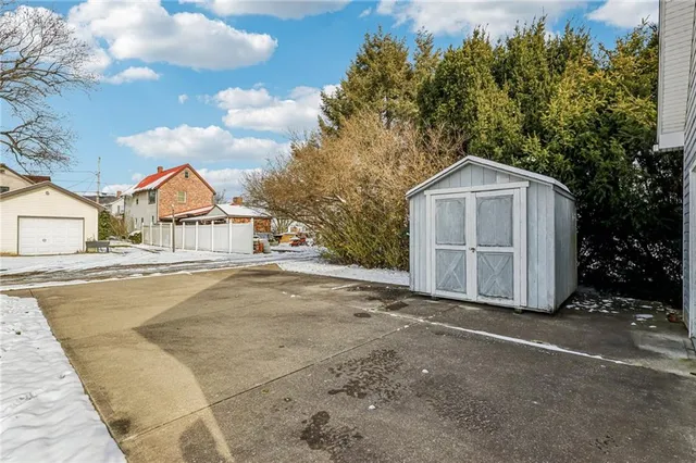 $285,000 | 212 Pine Street, Zelienople, PA 16063