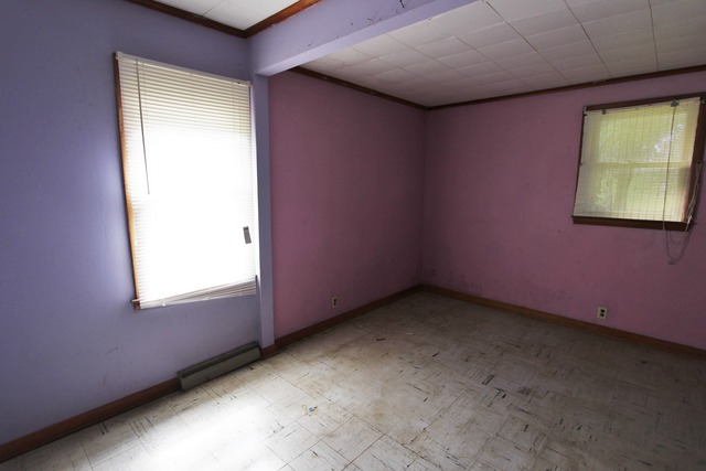 565 West Hill Road Morris, IL 60450 - Photo 4 of 5 an empty room with windows