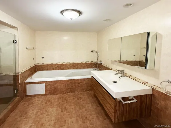 $849,000 | 63-36 99th Street, Unit 4H | Rego Park