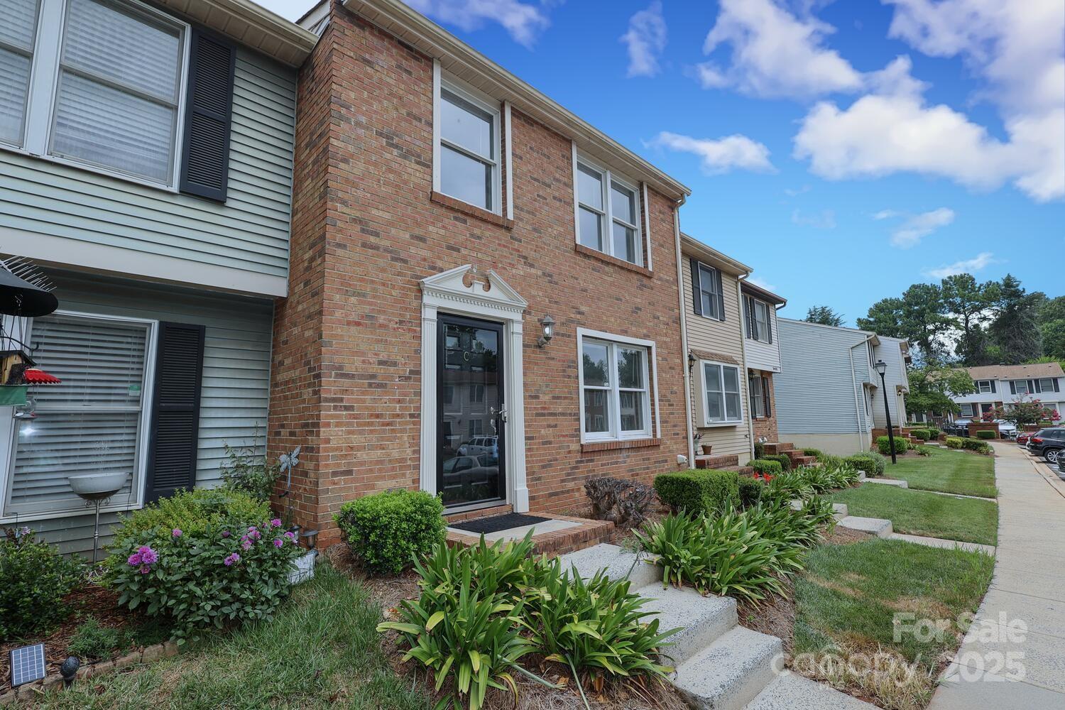 9403 Lexington Circle, Unit C Charlotte, NC 28213 - Photo 2 of 29