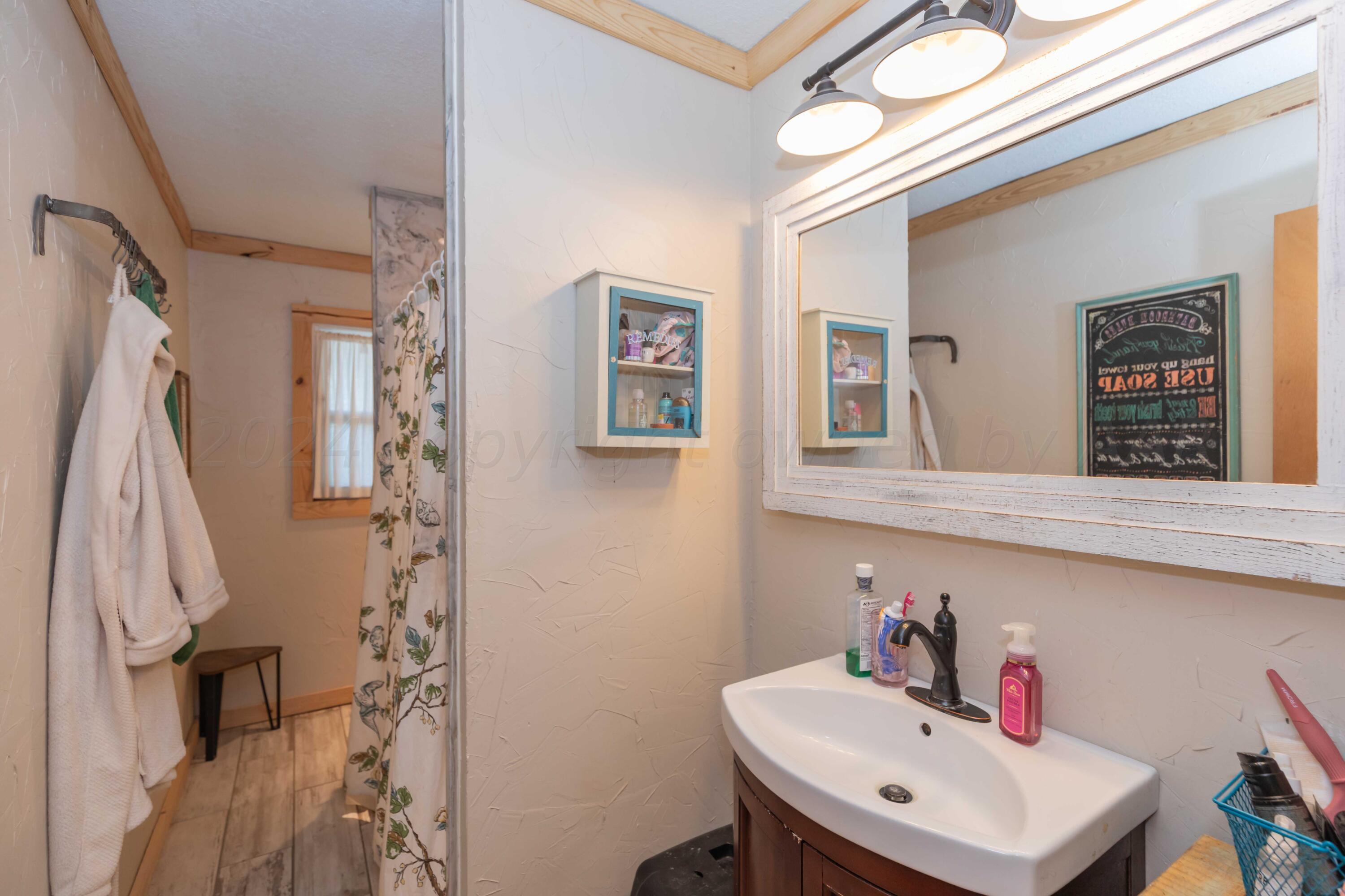 4825 Highway 207 Claude, TX 79019 - Photo 23 of 53 BATHROOM 2 VIEW 1