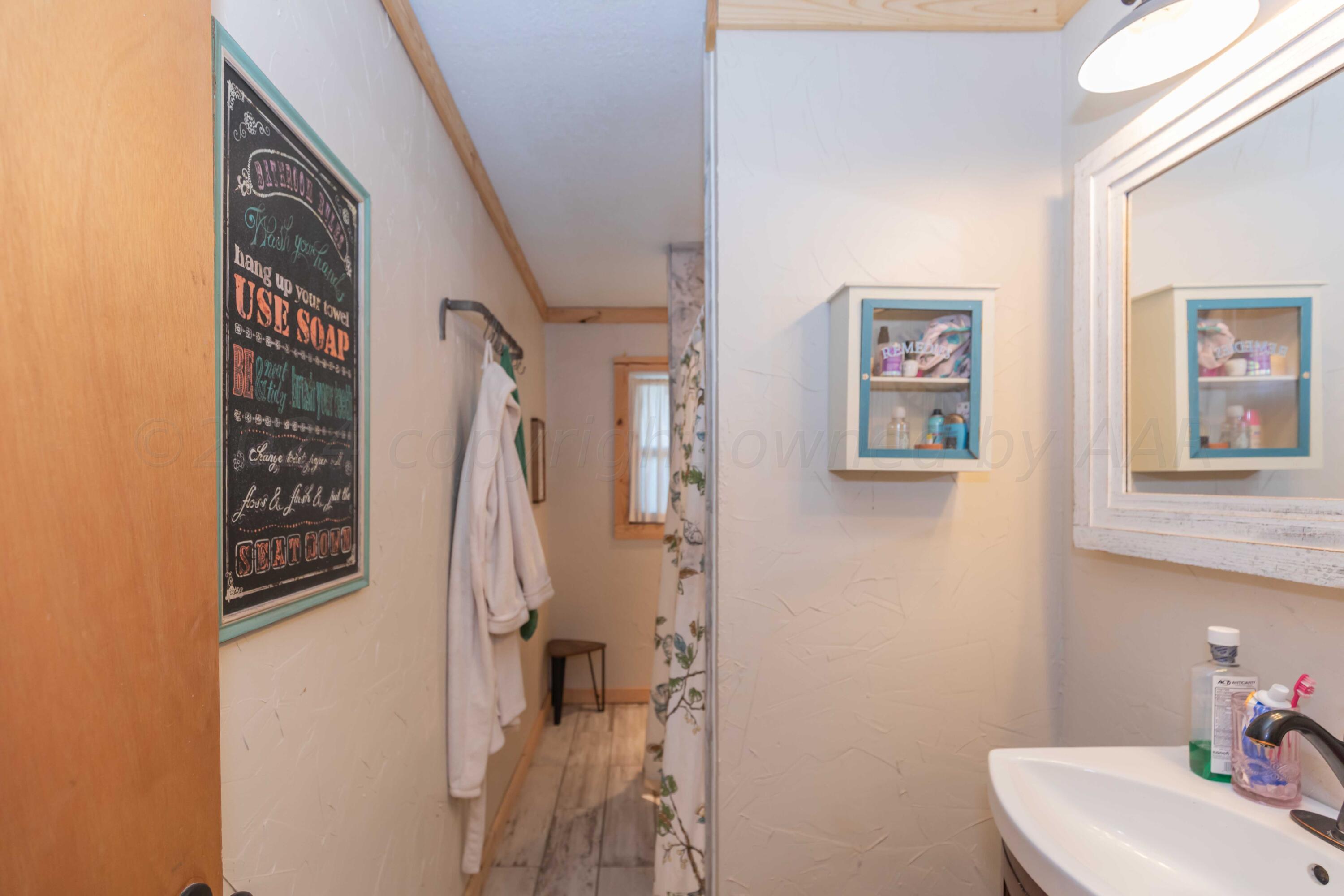 4825 Highway 207 Claude, TX 79019 - Photo 24 of 53 BATHROOM 2 VIEW 2