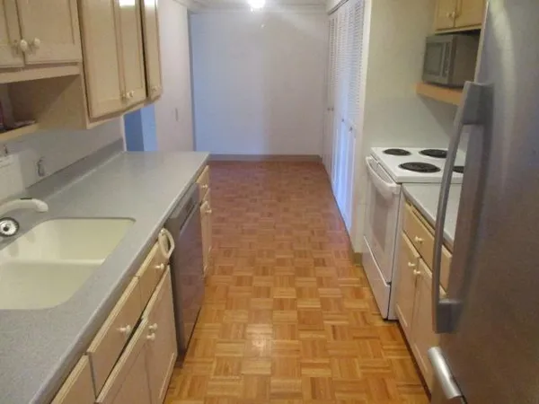 $224,900 | 6400 York Avenue South, Unit 410, Edina, MN 55435