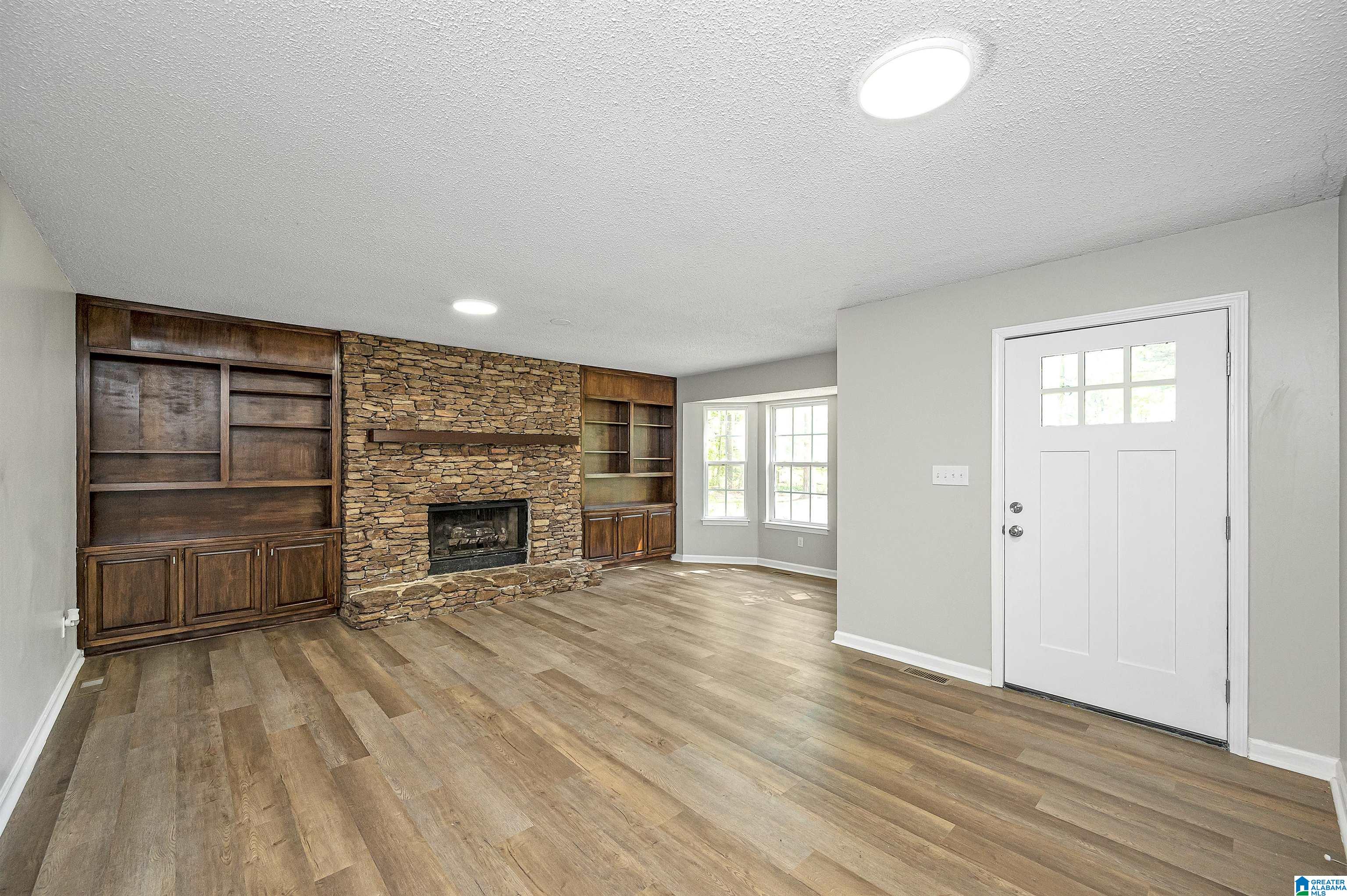 629 Scott Drive Moody, AL 35004 - Photo 3 of 33