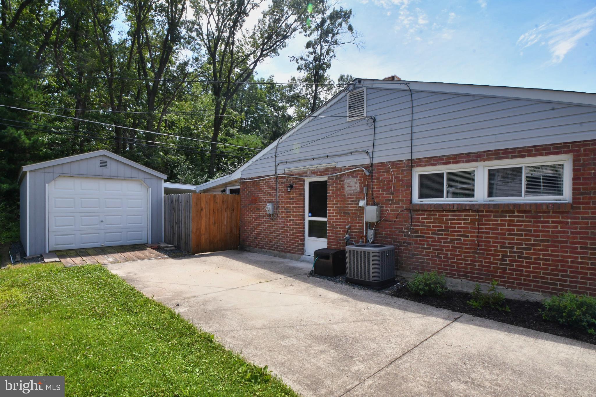 2467 Woodcroft Road Baltimore, MD 21234 - Photo 2 of 26 Gallery Image 2