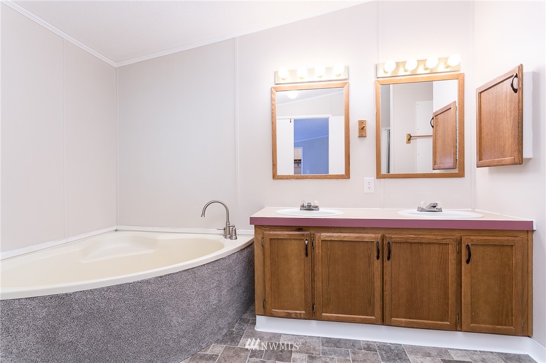 1381 East Axton Road Bellingham, WA 98226 - Photo 17 of 29 Gallery Image 17