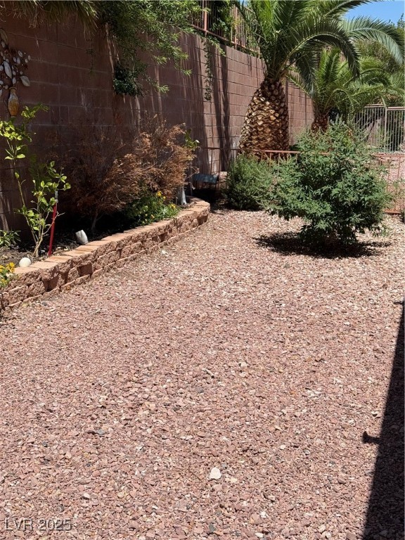 495 Edgefield Ridge Place Henderson, NV 89012 - Photo 7 of 16 View of yard