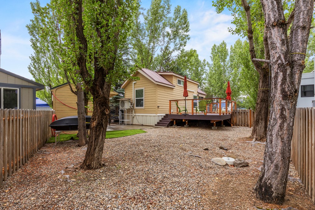 10 P Street Cascade, ID 83611 - Photo 3 of 33 Nice Backyard