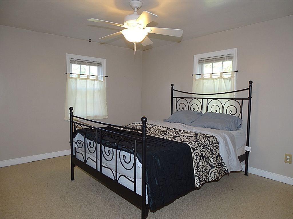 2374 Collins Road Pittsburgh, PA 15235 - Photo 21 of 25 Third bedroom