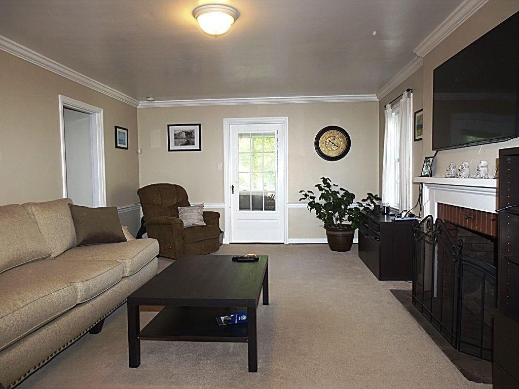 2374 Collins Road Pittsburgh, PA 15235 - Photo 7 of 25 Gallery Image 7
