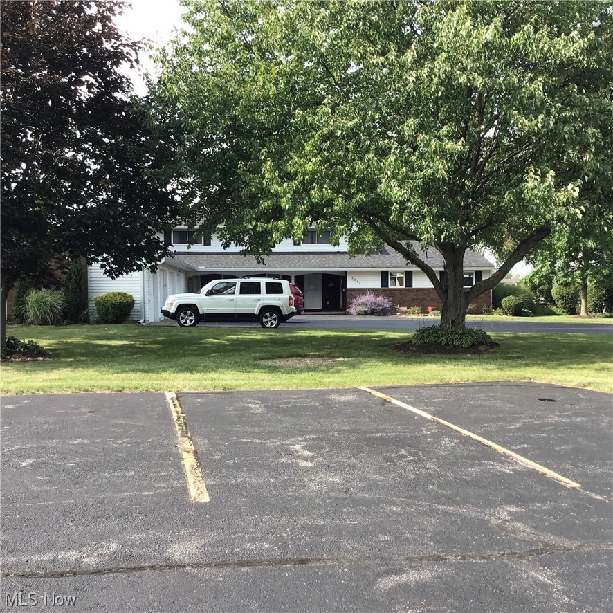 8947 West Ridge Road, Unit C Elyria, OH 44035 - Photo 25 of 27 Lots of guest parking!
