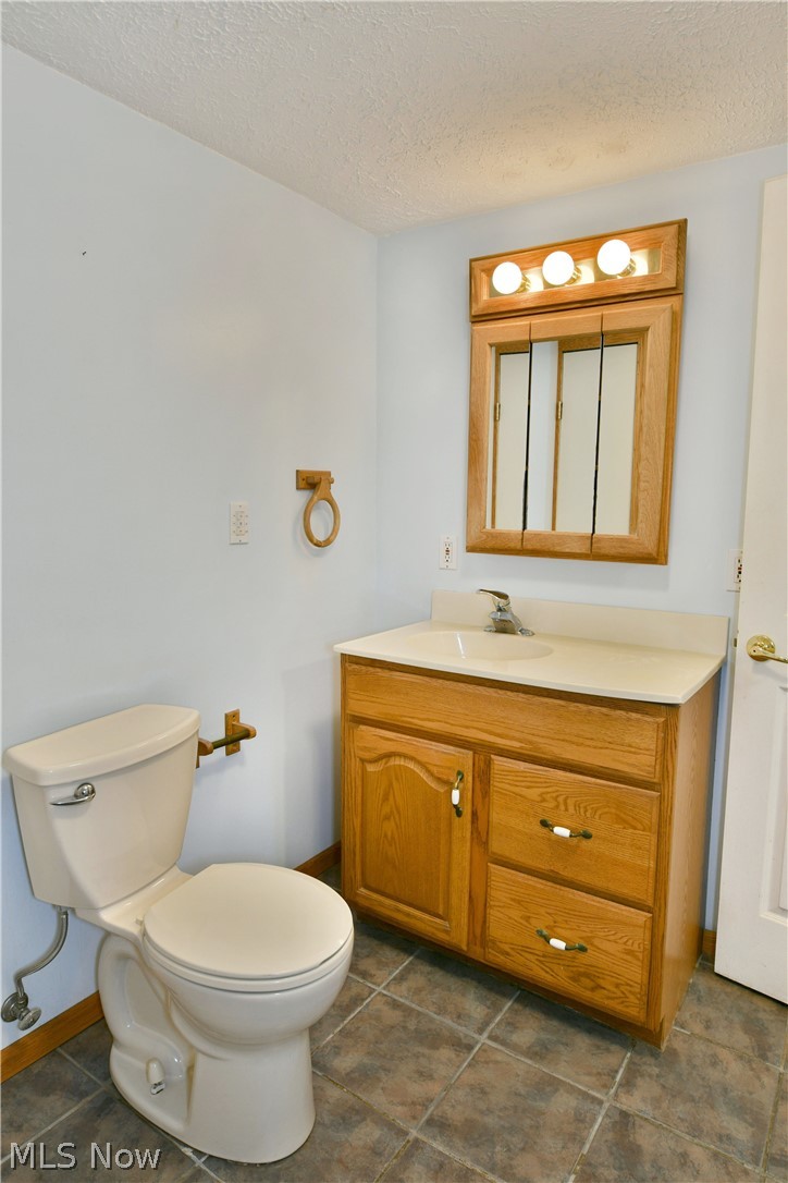 6883 Palmyra Road Southwest Warren, OH 44481 - Photo 41 of 49 Lower Bathroom