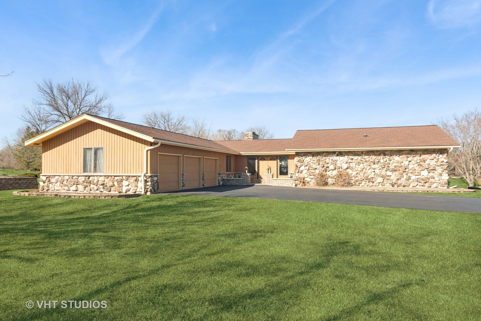 a view of a back yard of the house