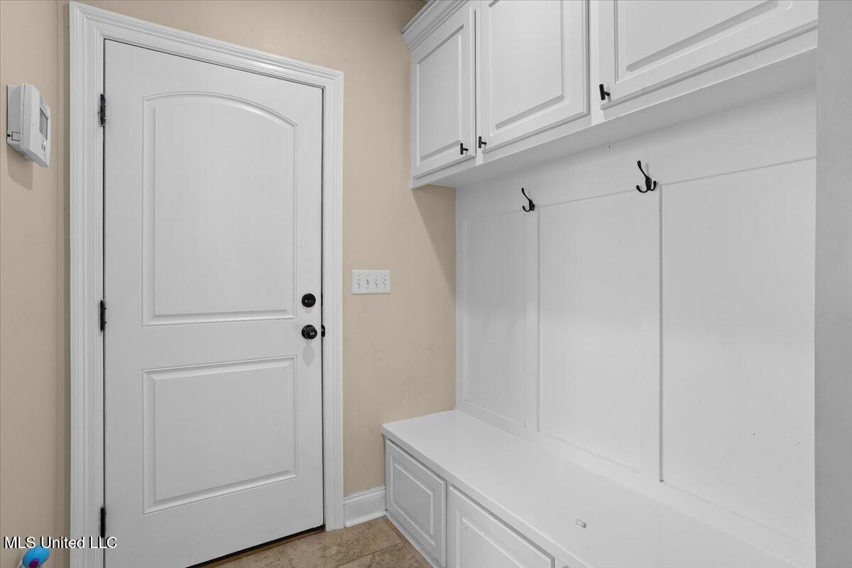 113 Shadow Ridge Road Hattiesburg, MS 39402 - Photo 17 of 27 Mud Room