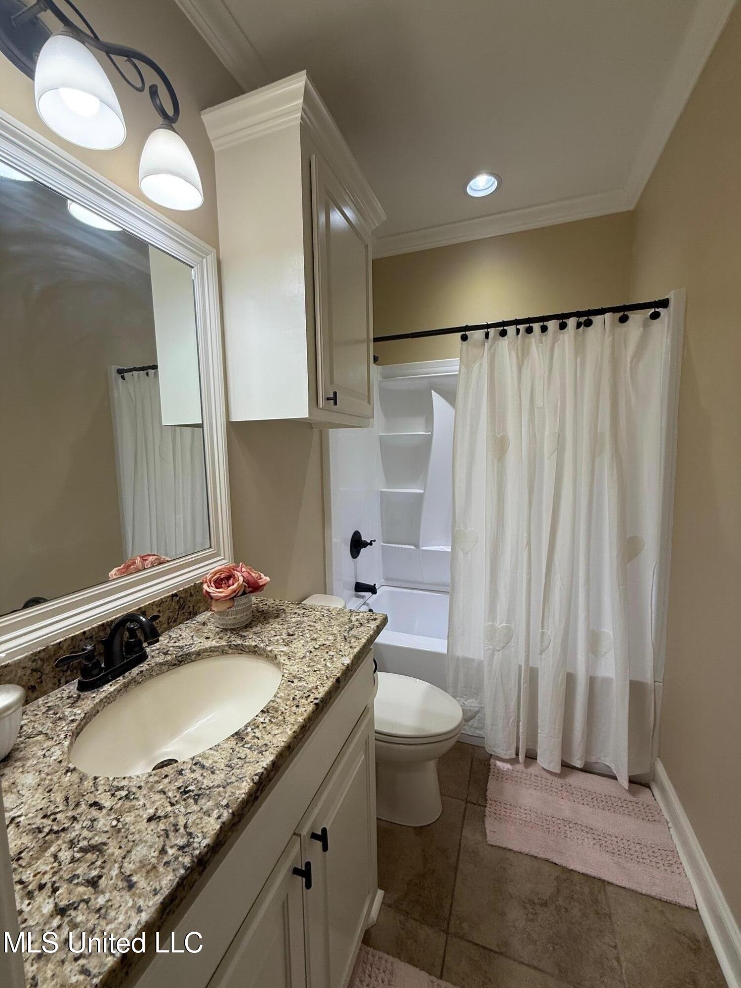 113 Shadow Ridge Road Hattiesburg, MS 39402 - Photo 18 of 27 Bathroom 2