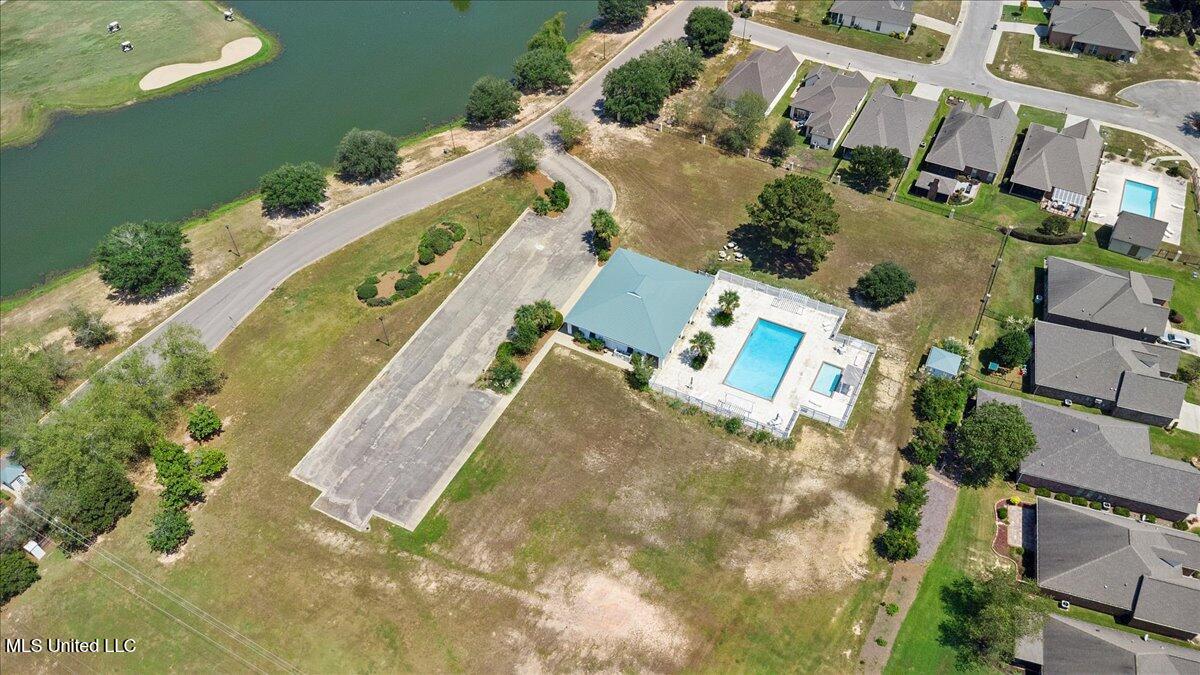 113 Shadow Ridge Road Hattiesburg, MS 39402 - Photo 26 of 27 Club House-Pool