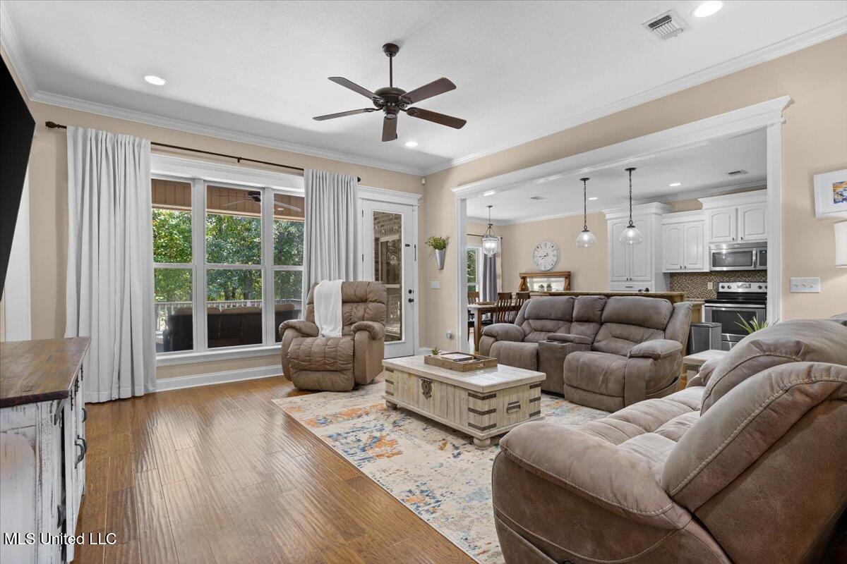 113 Shadow Ridge Road Hattiesburg, MS 39402 - Photo 6 of 27 Living Room View 3