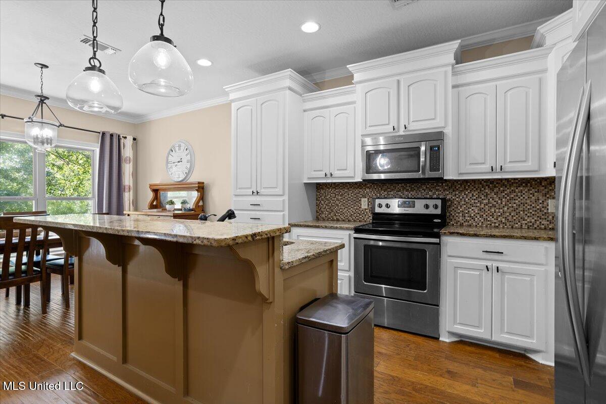 113 Shadow Ridge Road Hattiesburg, MS 39402 - Photo 9 of 27 Kitchen
