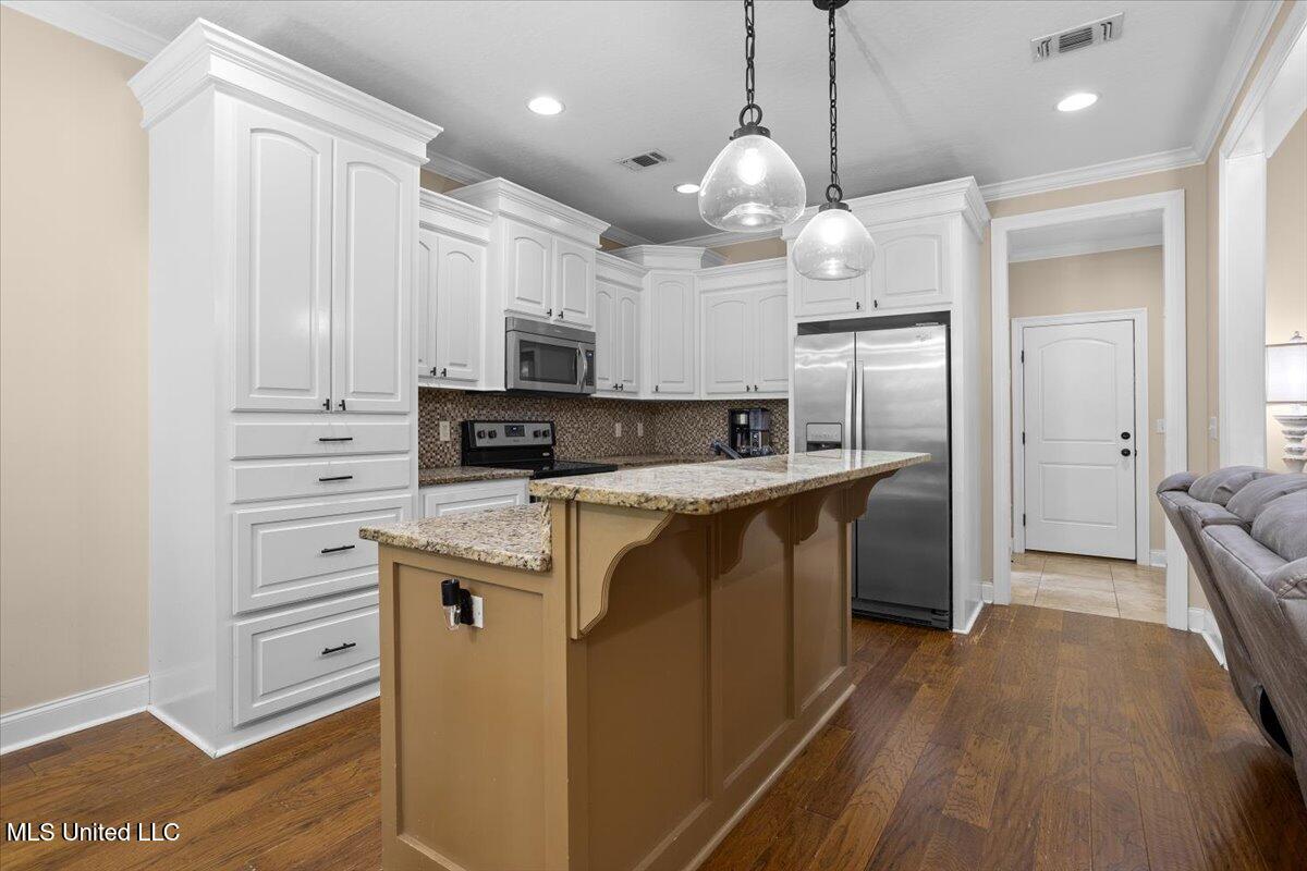 113 Shadow Ridge Road Hattiesburg, MS 39402 - Photo 10 of 27 Kitchen View 2