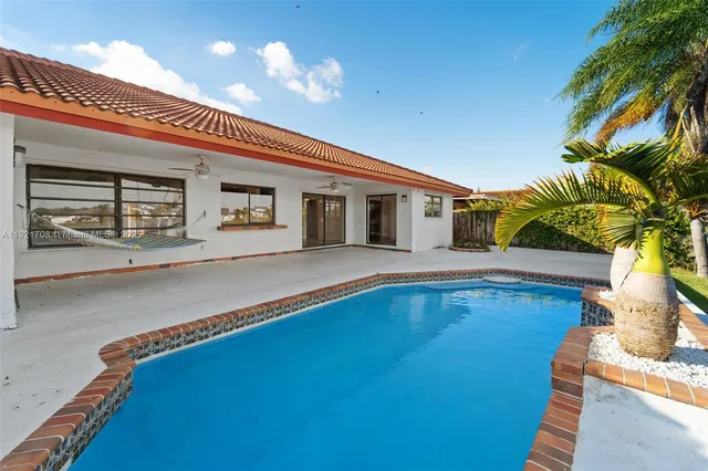 $825,000 | 6919 Southwest 155th Avenue, Miami, FL 33193