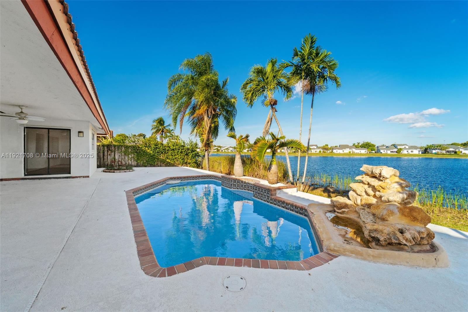 6919 Southwest 155th Avenue Miami, FL 33193 - Photo 8 of 37