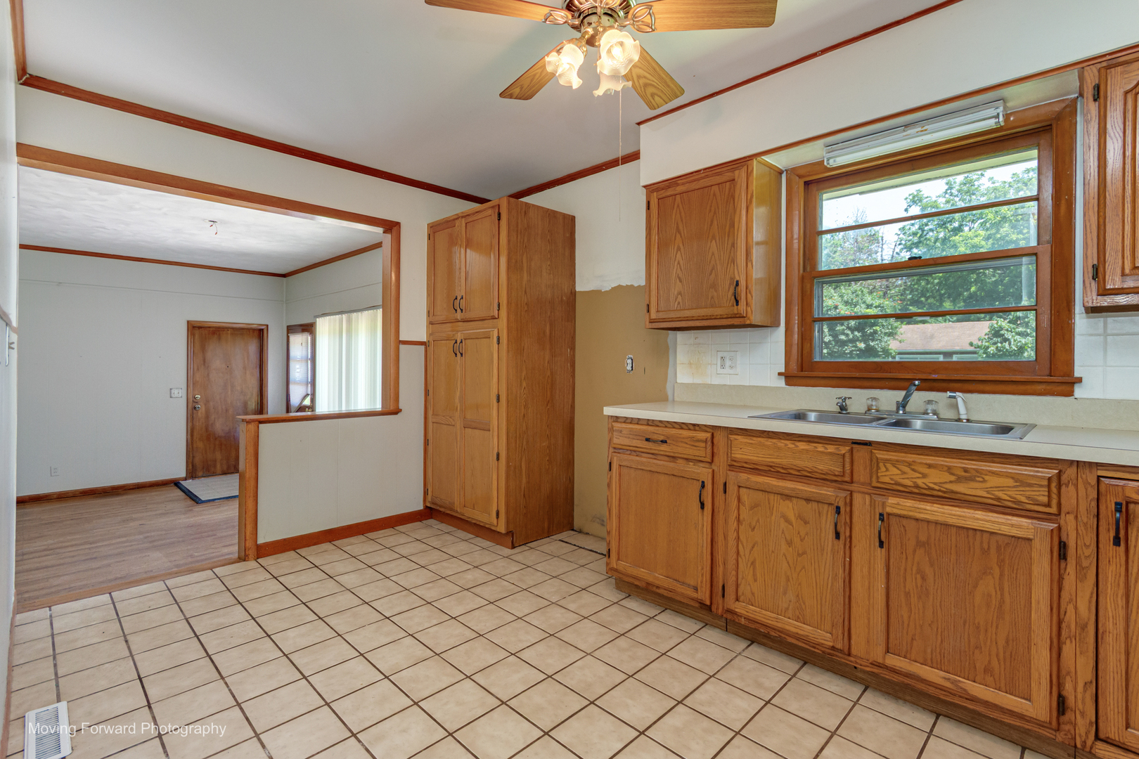 7S175 North Eola Road Aurora, IL 60502 - Photo 8 of 17
