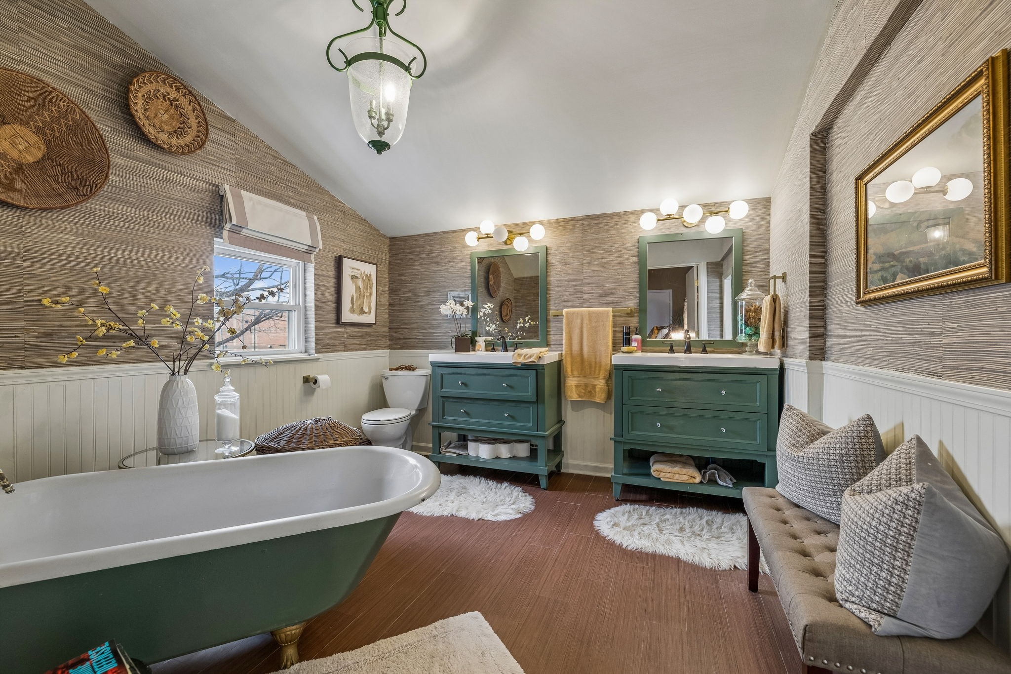 500 5th Avenue East Springfield, TN 37172 - Photo 17 of 45 a living room with furniture and a chandelier