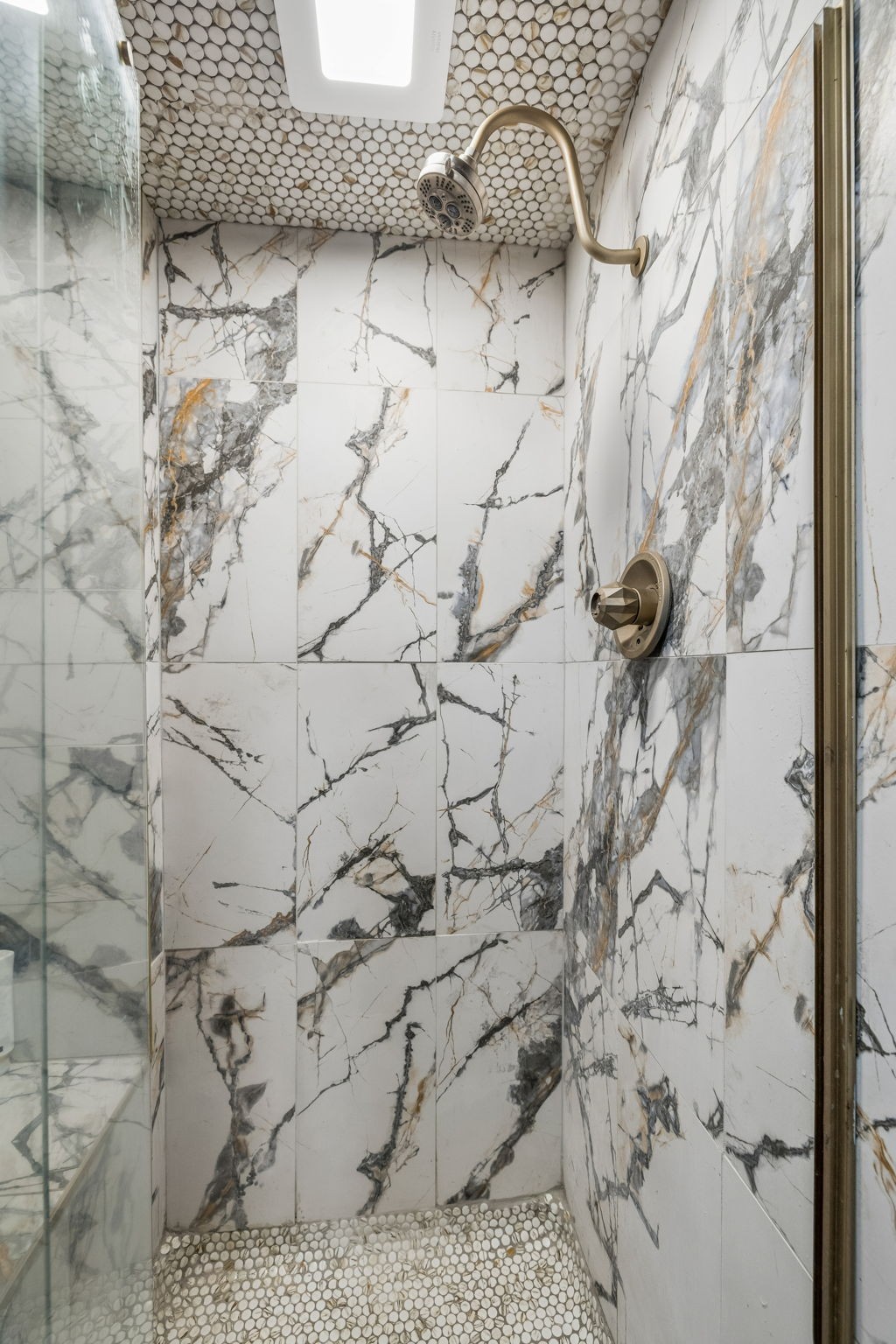 500 5th Avenue East Springfield, TN 37172 - Photo 25 of 45 a bathroom with a bathtub