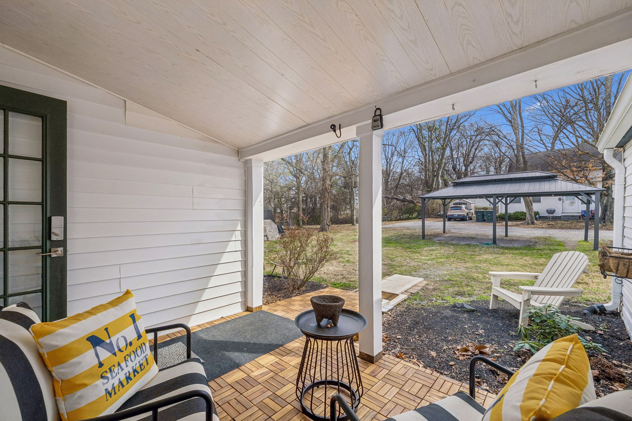 500 5th Avenue East Springfield, TN 37172 - Photo 42 of 45 a living room with furniture and a floor to ceiling window