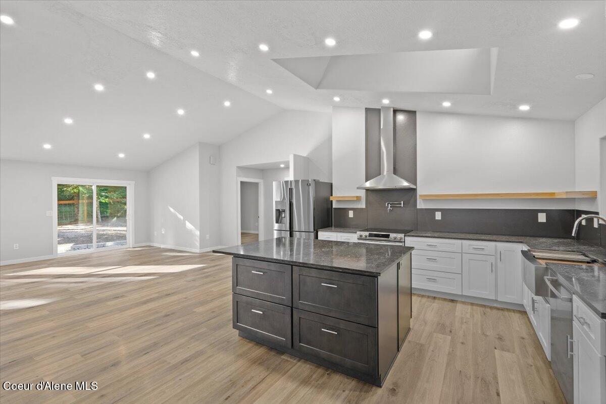 10050 Duce Road Athol, ID 83801 - Photo 11 of 53 13-Kitchen and entry