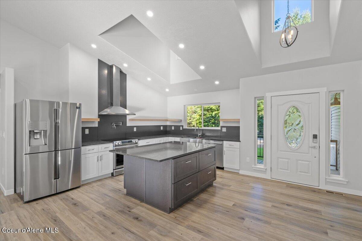 10050 Duce Road Athol, ID 83801 - Photo 12 of 53 14-Kitchen and entry