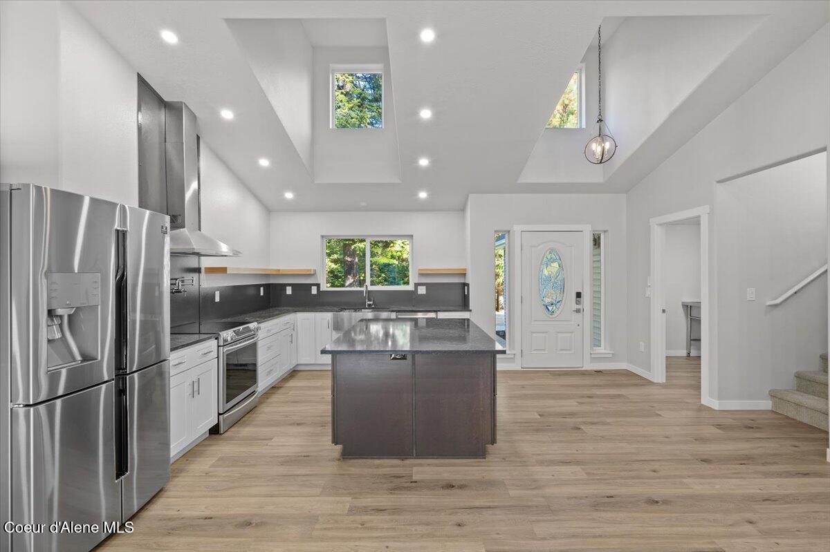 10050 Duce Road Athol, ID 83801 - Photo 13 of 53 15-Kitchen and entry