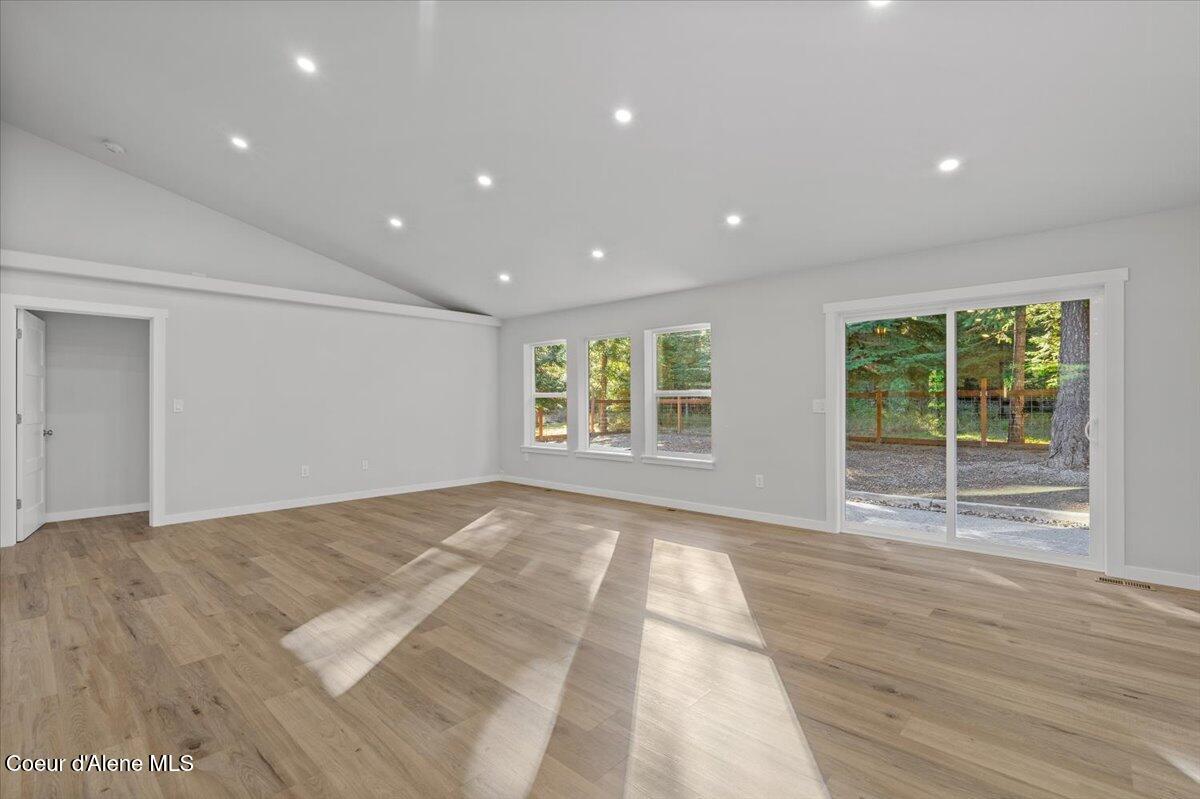 10050 Duce Road Athol, ID 83801 - Photo 16 of 53 18-Living Room