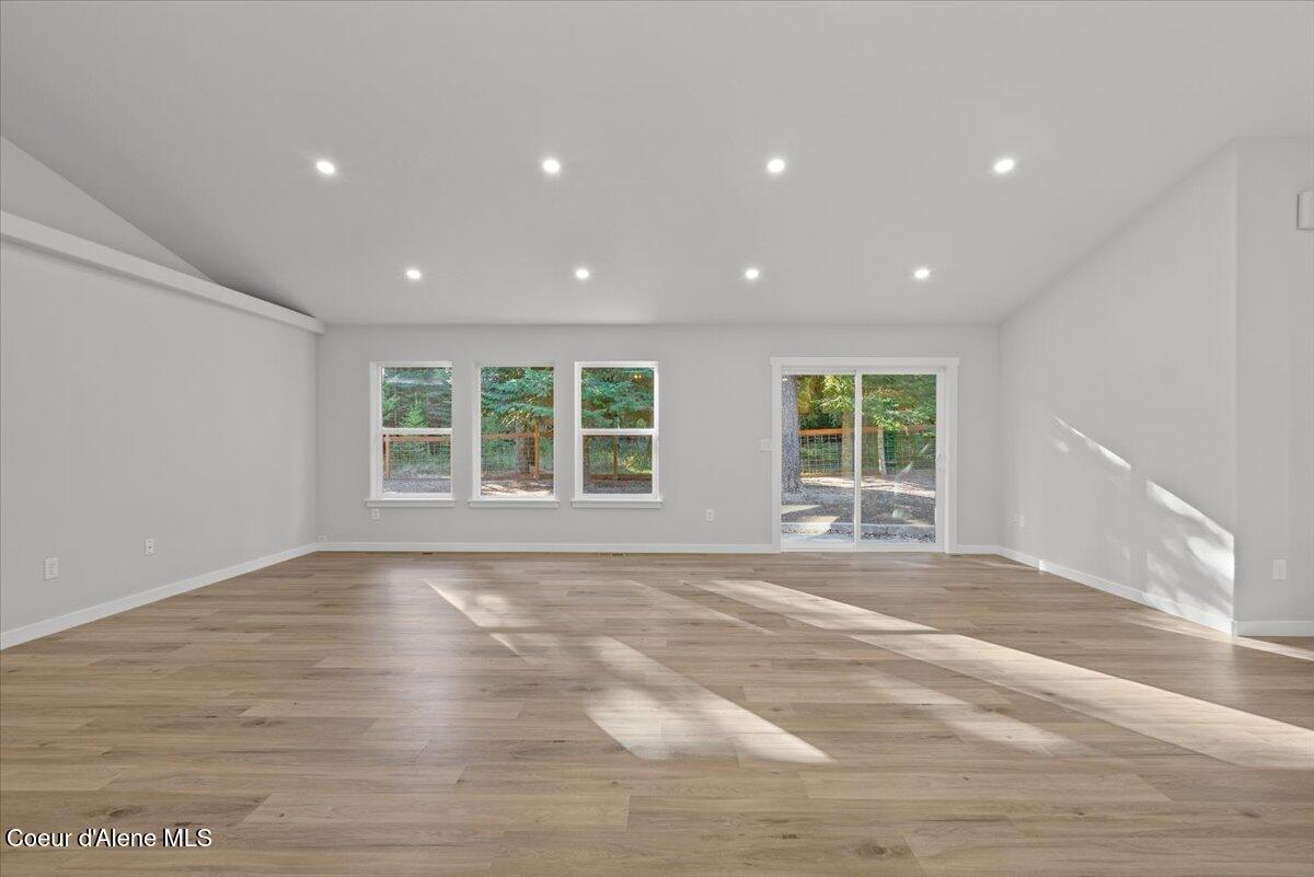 10050 Duce Road Athol, ID 83801 - Photo 17 of 53 19-Living Room