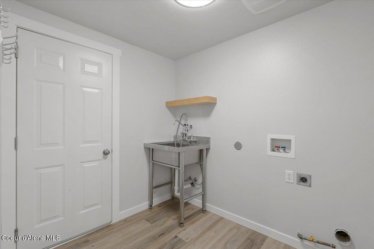 10050 Duce Road Athol, ID 83801 - Photo 36 of 53 34-Laundry