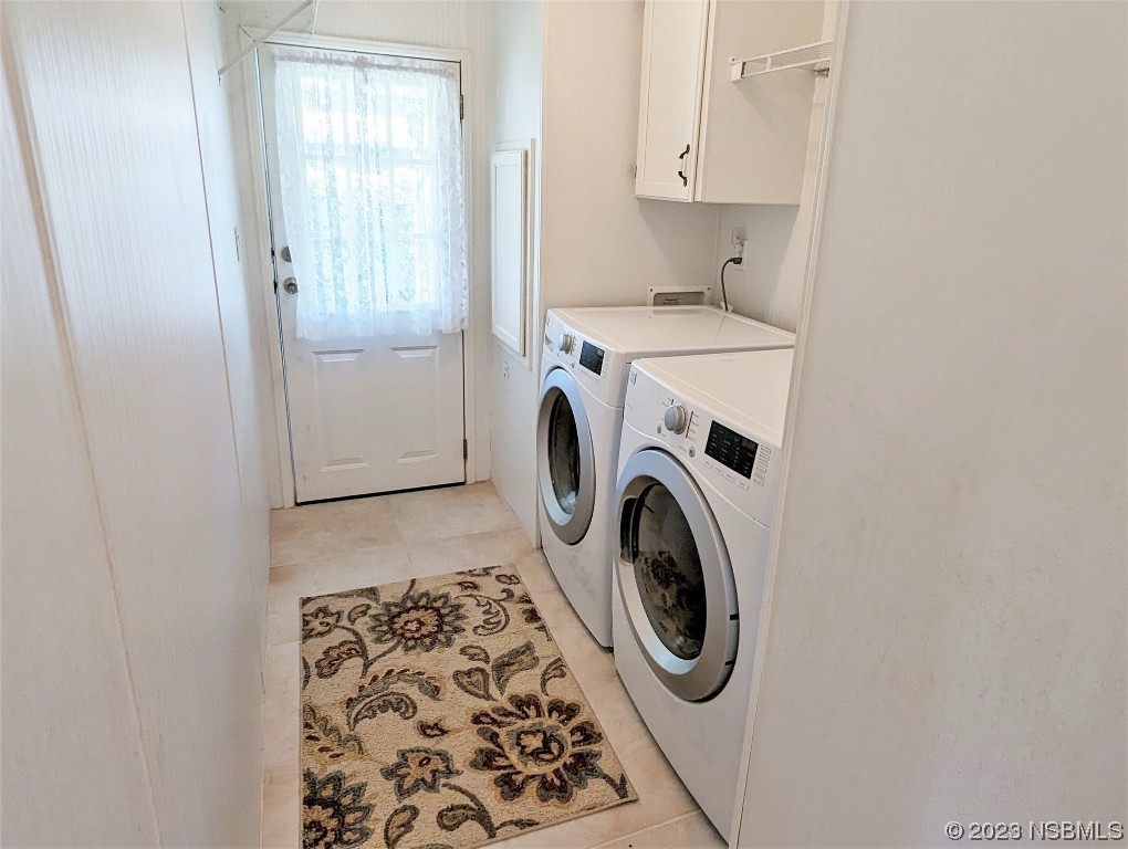 708 Navigators Way Edgewater, FL 32141 - Photo 18 of 26 a utility room with dryer and washer