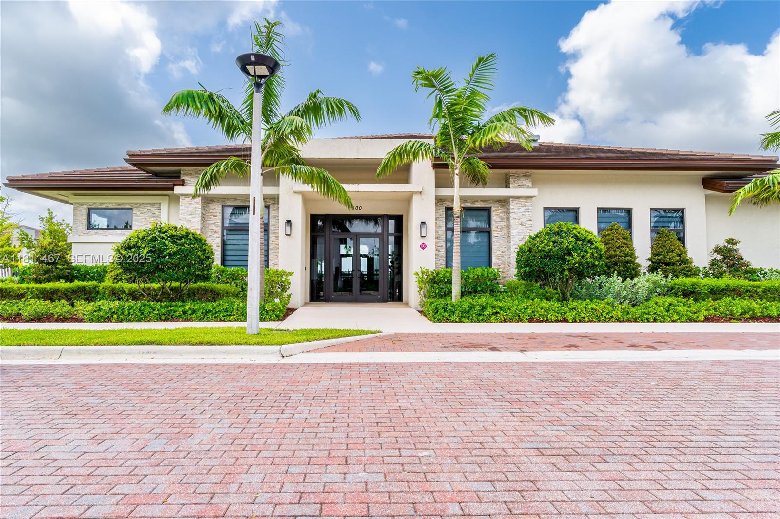 817 Northeast 211th Street Miami, FL 33179 - Photo 15 of 20 a view of a volley ball court