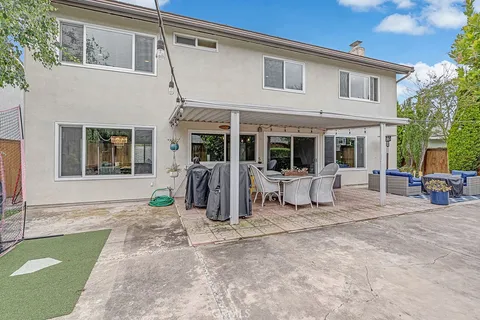 $1,899,000 | 6901 Spickard Drive, Huntington Beach, CA 92647
