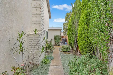 $1,899,000 | 6901 Spickard Drive, Huntington Beach, CA 92647