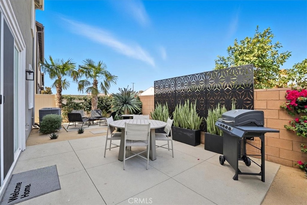 437 Willow Run Lane Carson, CA 90745 - Photo 27 of 37 a view of a patio with table and chairs and potted plants
