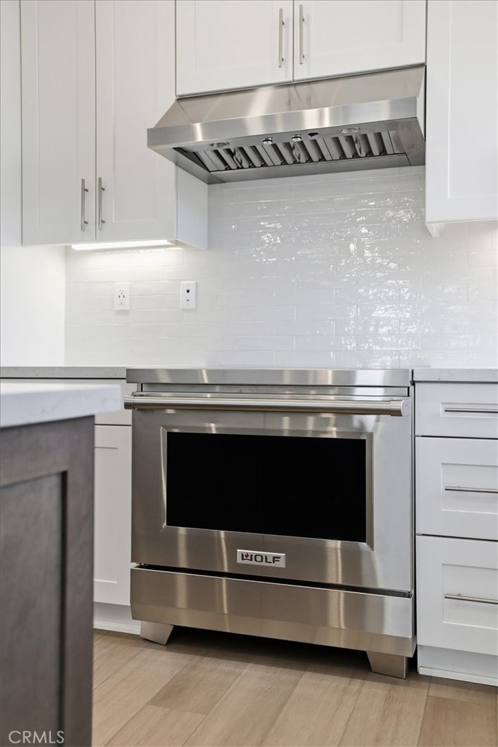 437 Willow Run Lane Carson, CA 90745 - Photo 9 of 37 a close view of a stove