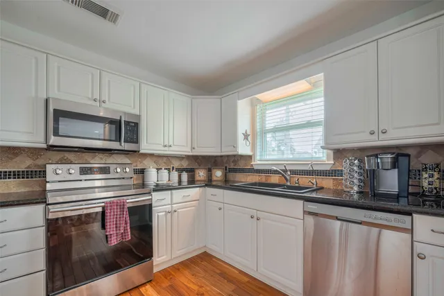 $425,000 | 1016 Redfish Street, Hitchcock, TX 77563