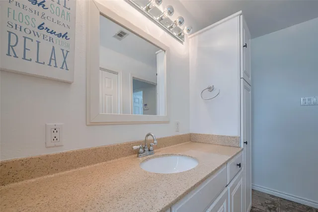 $425,000 | 1016 Redfish Street, Hitchcock, TX 77563